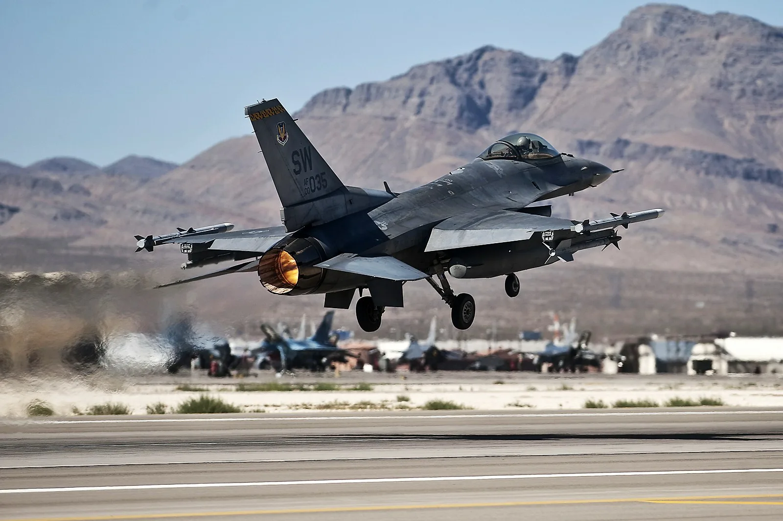 F 16 falcon. F-16 самолет. General dynamics f-16 fighting falcon. F-16 fighting falcon. F16 новости.